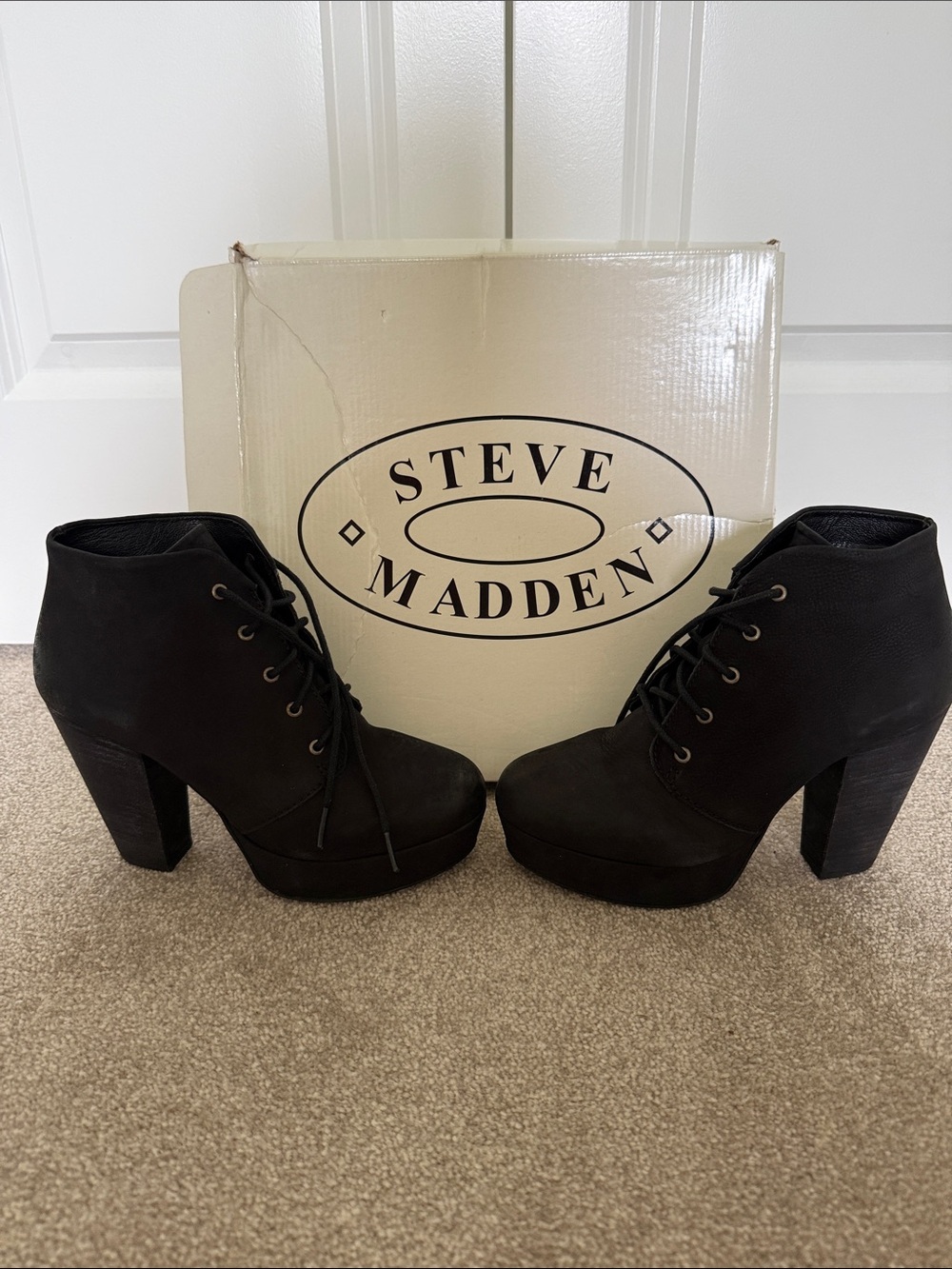 EUC Steve Madden Raspy Black Nubuck Lace Up Booties